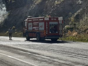 Ağrı’da Seyir Halindeyken Yanan Otomobil Küle Döndü