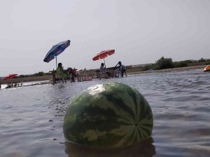 Sıcak Havalardan Bunalan Vatandaşlar Serin Ve Sulak Alanların Yolunu Tuttu