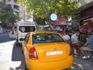 Otomobile İsabet Eden Yorgun Mermi Korkuttu