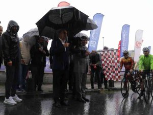 Doğuştan 2 Bacağı Olmayan, Sporcu Şehit Ömer Halisdemir Anısına Pedal Çevirdi