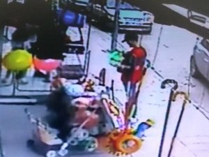 Müşteri Gibi Geldi, Çalıp Kaçarken Kameraya Yakalandı