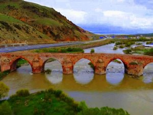 Çobandede Köprüsü İlk Günkü İhtişamıyla Göz Kamaştırıyor