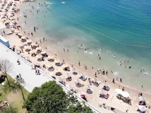 İ̇stanbul’da Termometreler 30 Dereceyi Gördü, Caddebostan Plajı Doldu Taştı