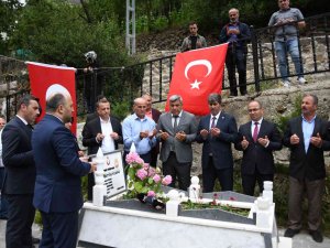 Şehit Öğretmen Necmettin Yılmaz Şehadetinin 5. Yılında Kabri Başında Anıldı