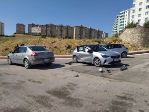 Elazığ’da Trafik Kazası: 2 Yaralı