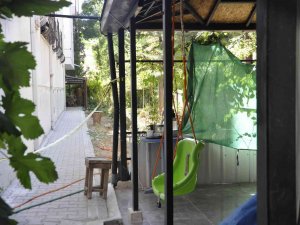 Kuşları Ürkütmek İçin Tüfekle Ateş Açtı, Salıncaktaki Çocuğu Yaraladı