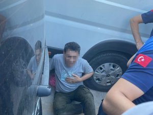 Cep Telefonuyla Kadınları Çektiği İddia Edilen Şahsa Meydan Dayağı