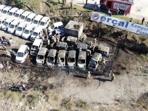 Sancaktepe’de Oto Galeriye Ait Otoparkta 16 Ticari Araç Alev Alev Yandı