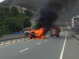 Gümüşhane’de Seyir Halindeki Cip Alev Alev Yandı
