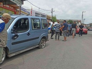 Hafif Ticari Araçla Motosiklet Çarpıştı: 1 Yaralı