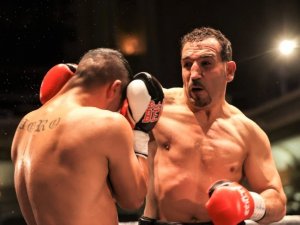 Fırat Arslan’ın Rakibi Havlu Attı
