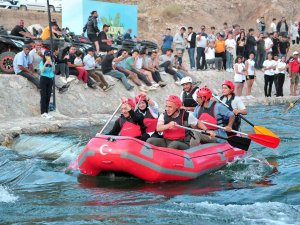 Cumhurbaşkanı Yardımcısı Oktay Ve Bakan Kirişci, Yozgat’ta Rafting Yaptı