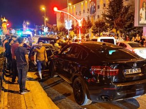 Kaza Yapan Otomobil Sürücüsü Muhabire Saldırdı