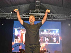 Ünye’de Binlerce Kişi Turgay Başyayla Konserinde Buluştu