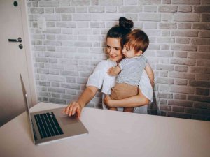 Uzaktan Çalışma Çocuklu Kadınları Zorladı