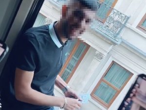 Otel Penceresinden Dolar Saçan Şahıs Yakalandı