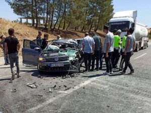 Otomobil İle Kamyon Çarpıştı: 4 Yaralı