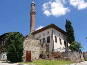 İ̇zmit’in İlk Camisi, Manevi İklimiyle Hayran Bırakıyor