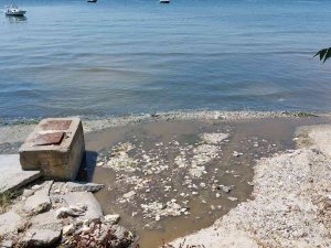Florya Sahili’nde Kanalizasyon Suyu Denize Karıştı