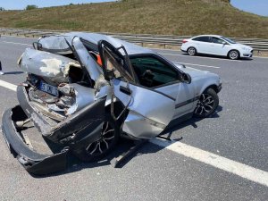 İ̇ki Saat Önce Aldığı Otomobiline Kamyon Çarptı: 2 Yaralı
