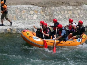 Bakan Kasapoğlu, Yozgat’ta Rafting Yaptı
