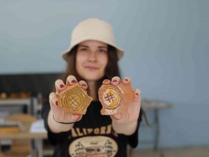 Tarihin Bilinen İlk Hashtag Sembolü Kadınlara Gelir Kapısı Olacak