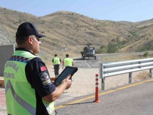 Elazığ’da Bayram Tatili Dönüşü Helikopter Destekli Trafik Denetimi