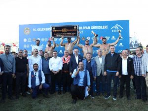 Gökbel Yağlı Güreşlerinde Altın Kemerin Sahibi Cengizhan Şimşek Oldu