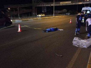 Karşıdan Karşıya Geçerken İki Otomobilin Çarptığı Yaya Öldü