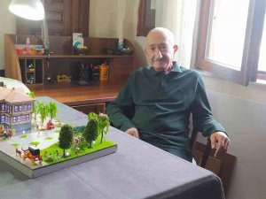 Maket Yapımını Sanata Dönüştürdü