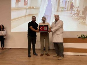 72 Yaşında Doktorluğa Veda Eden Latif Hoca: “Doktorlarımız Gitmesin, Memleketin Onlara İhtiyacı Var”