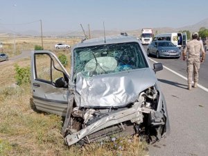 Ağrı’da Meydana Gelen Trafik Kazasında 12 Kişi Yaralandı