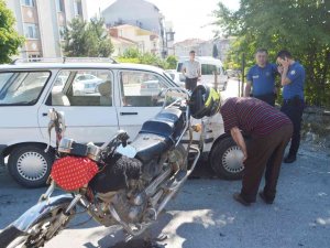 Otomobil İle Motosiklet Çarpıştı: 1 Yaralı