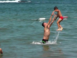 Deniz Ve Havuz Sonrası Kurulanmayan Kulaklar Tatili Zehir Edebiliyor