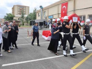 Polis Memuru Kalbine Yenik Düştü