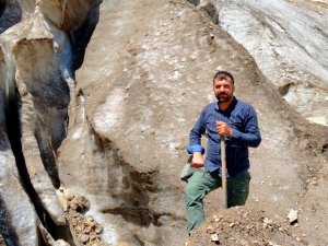 Doğaseverler 20 Bin Yıllık Buzulları Gezdi