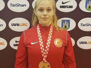 Bursa Büyükşehir Belediyesporlu Güreşçi Yağmur Şen Avrupa Üçüncüsü Oldu