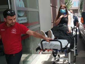 İ̇ki Otomobil Çarpıştı: 2 Yaralı