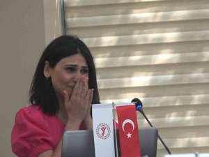 Azerbaycanlı Gazeteci Karabağ’ın Geri Alındığı İçin Gözyaşları İçinde Teşekkür Etti