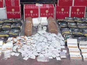 İ̇ş Yerlerinde Kaçak Tütün Satan 3 Kişi Yakalandı
