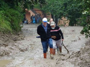 Ordu’da Heyelan Sonucu 4 Ev Hasar Aldı, Bir Köprü Uçtu, Heyelan Yollara Zarar Verdi