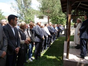Selde Hayatını Kaybeden Gencin Ailesi Hacdan Geldi, Cenazesi Toprağa Verildi