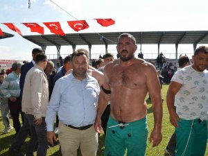 Bengü Güreşlerinde Başpehlivan Fatih Kambur