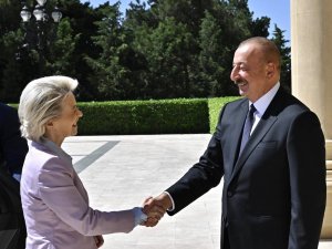 Azerbaycan Cumhurbaşkanı Aliyev, Ab Komisyonu Başkanı Leyen’i Kabul Etti