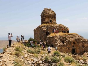 Van Denizi Yüzme Festivali Renkli Görüntülerle Sürüyor