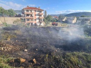 Ankara’da Kuru Otların Tutuşması İle Çıkan Yangın Korkuttu