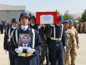 Şehit Askerin Naaşı Memleketine Uğurlandı