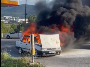 Yalova’da Akaryakıt İstasyonunda Otomobil Alev Aldı