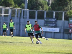 Bursasporlu Futbolcular Forma Savaşı Veriyor