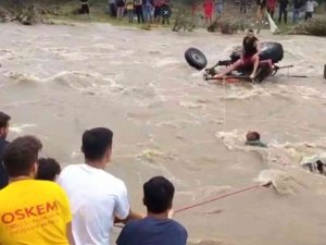 Ordu’da Derede Sürüklenen Traktörde Mahsur Kalan Sürücü Kurtarıldı